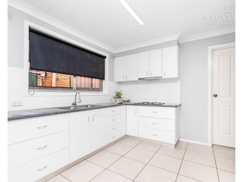 6 Dalman Parkway, Glenfield Park NSW 2650