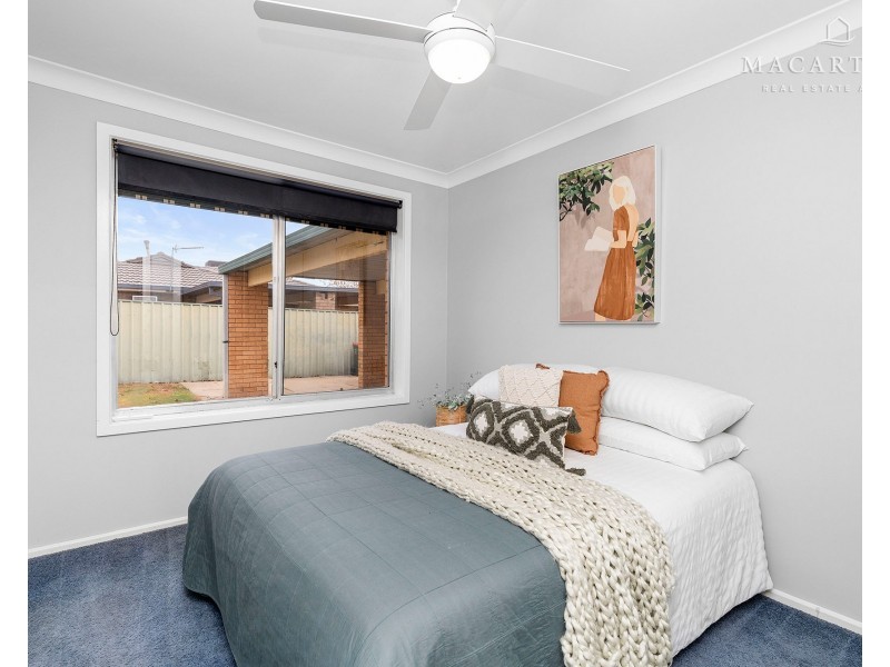 6 Dalman Parkway, Glenfield Park NSW 2650
