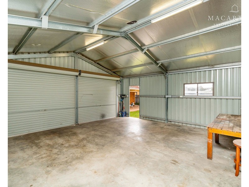 6 Dalman Parkway, Glenfield Park NSW 2650