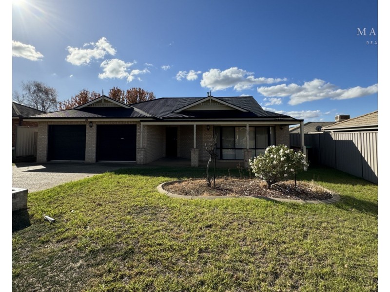 5 Womboin Crescent, Glenfield Park NSW 2650