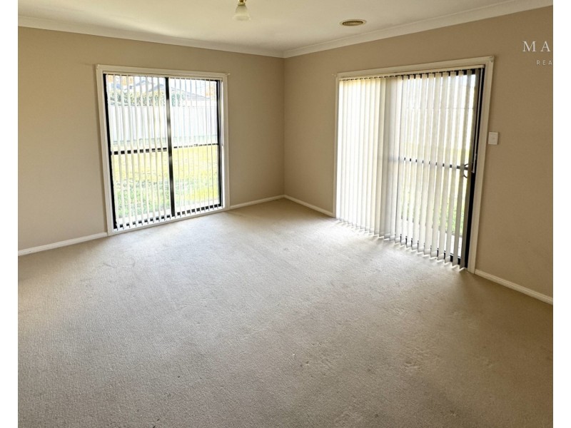 5 Womboin Crescent, Glenfield Park NSW 2650