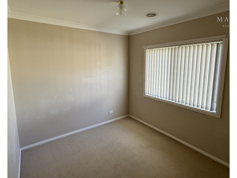 5 Womboin Crescent, Glenfield Park NSW 2650