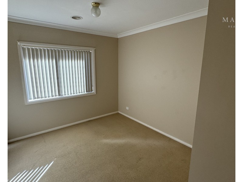 5 Womboin Crescent, Glenfield Park NSW 2650