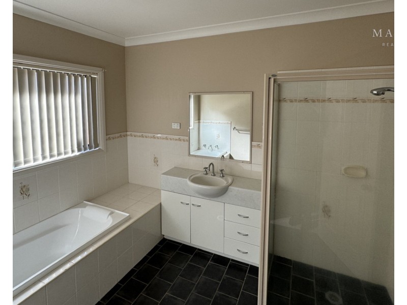 5 Womboin Crescent, Glenfield Park NSW 2650