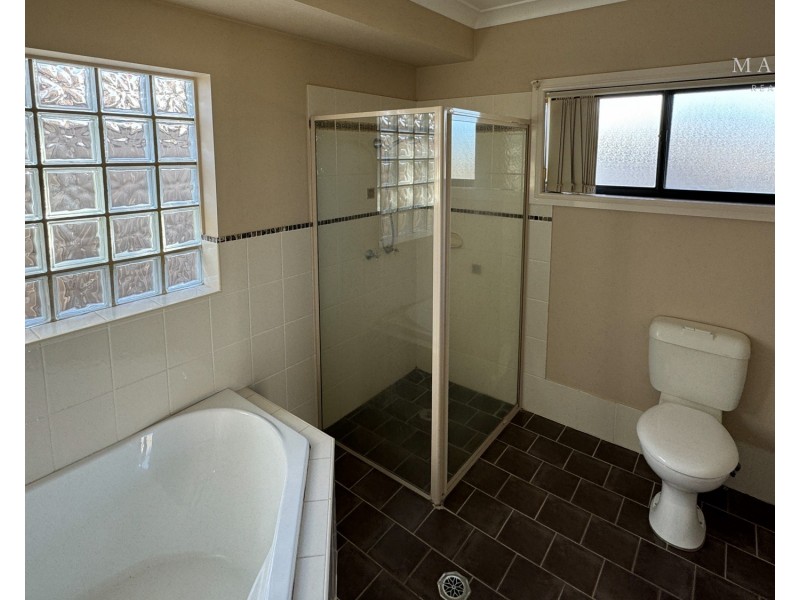 5 Womboin Crescent, Glenfield Park NSW 2650
