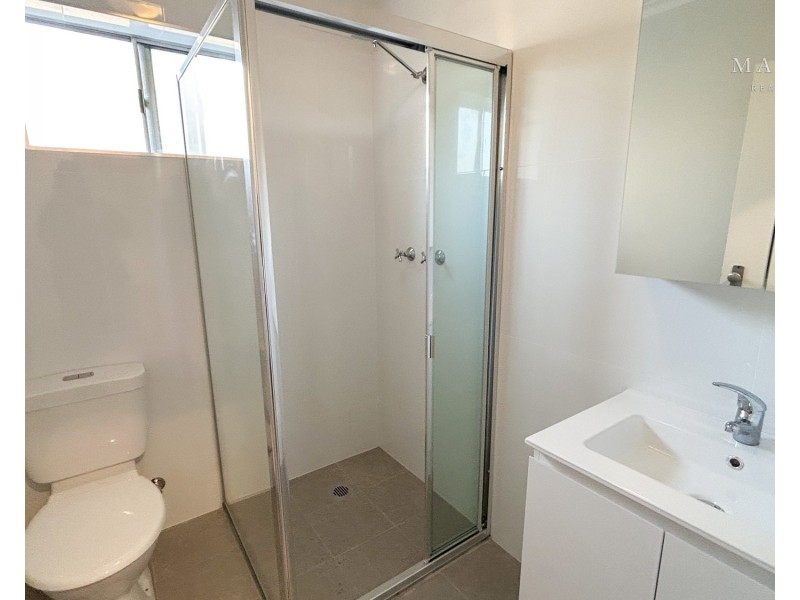 1/50 Raye Street, Tolland NSW 2650