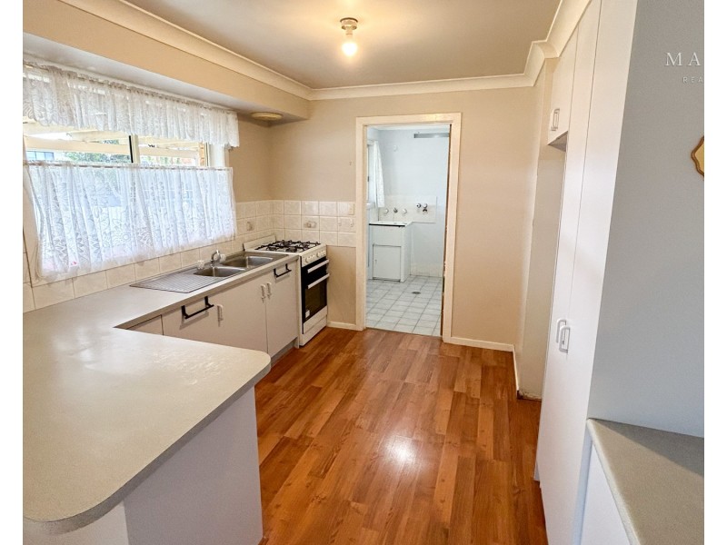 100 Raye Street, Tolland NSW 2650