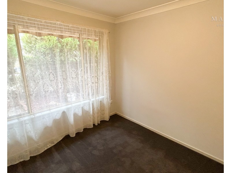 100 Raye Street, Tolland NSW 2650