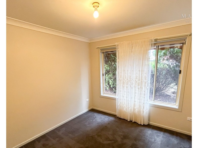 100 Raye Street, Tolland NSW 2650