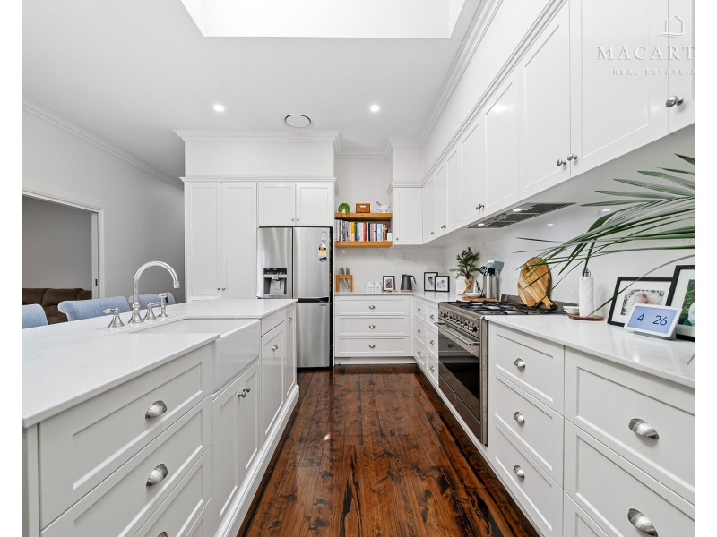 39 Gormly Avenue, Wagga Wagga NSW 2650