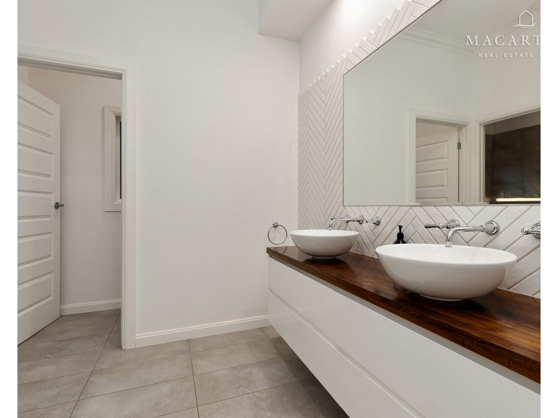 39 Gormly Avenue, Wagga Wagga NSW 2650