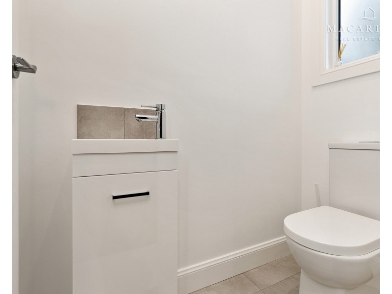 39 Gormly Avenue, Wagga Wagga NSW 2650