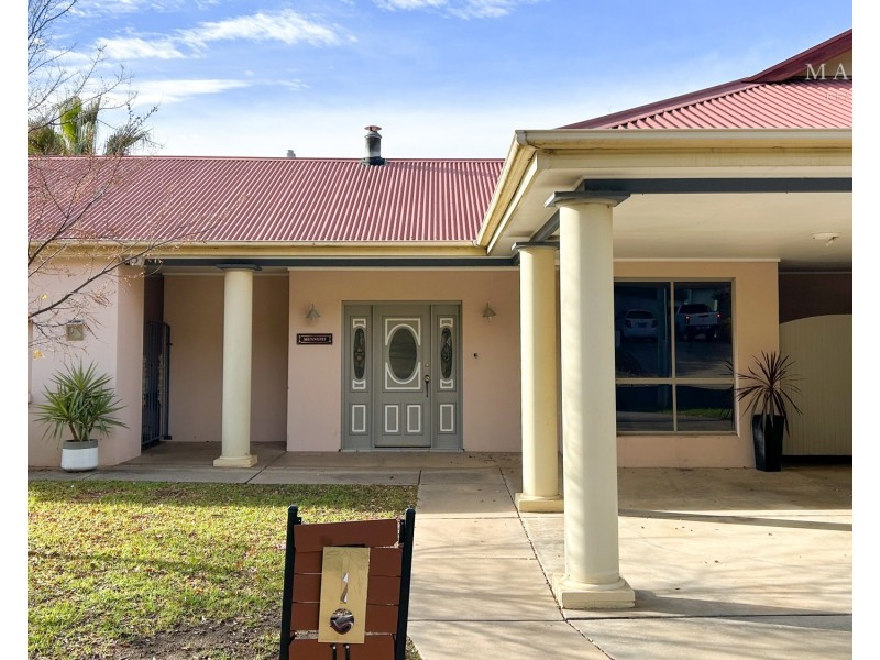 11 Warrawong Street, Kooringal NSW 2650