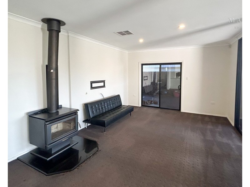 11 Warrawong Street, Kooringal NSW 2650