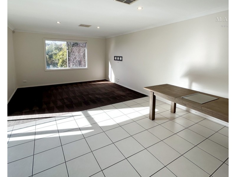 11 Warrawong Street, Kooringal NSW 2650