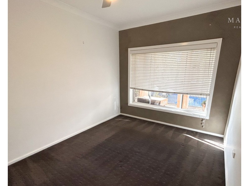 11 Warrawong Street, Kooringal NSW 2650