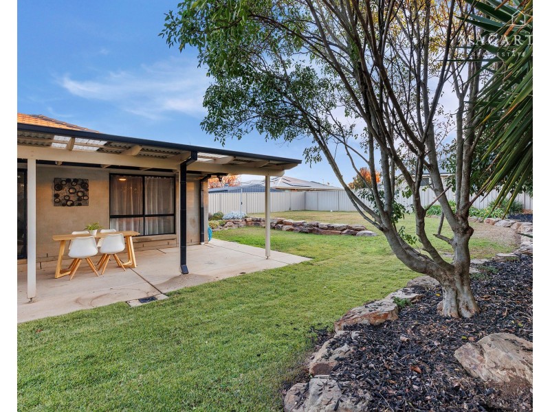 2 Barrima Drive, Glenfield Park NSW 2650