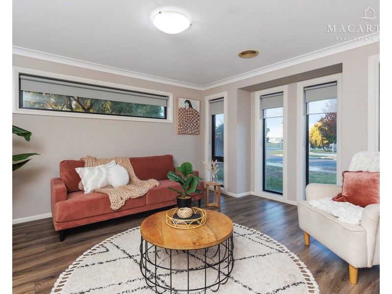 2 Barrima Drive, Glenfield Park NSW 2650