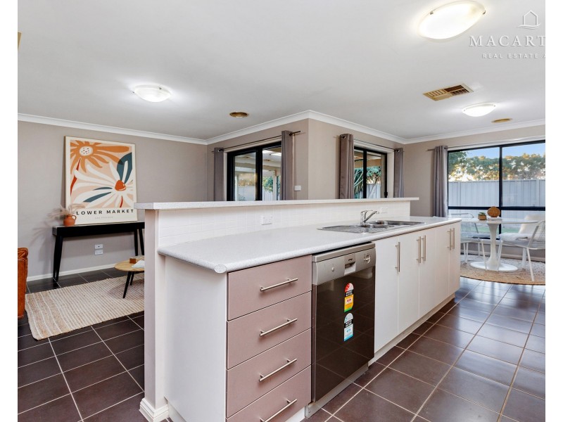 2 Barrima Drive, Glenfield Park NSW 2650