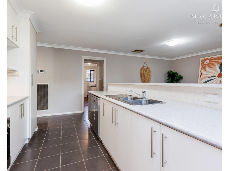 2 Barrima Drive, Glenfield Park NSW 2650