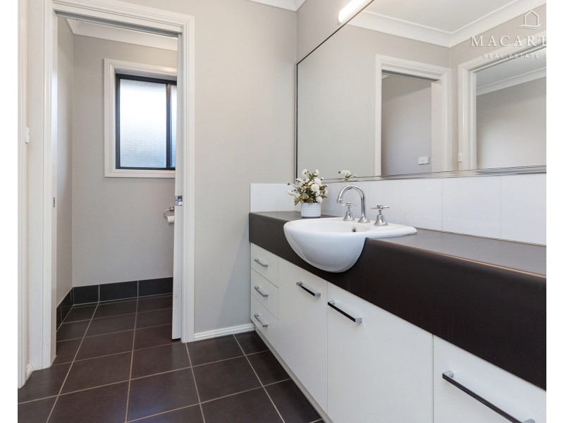 2 Barrima Drive, Glenfield Park NSW 2650