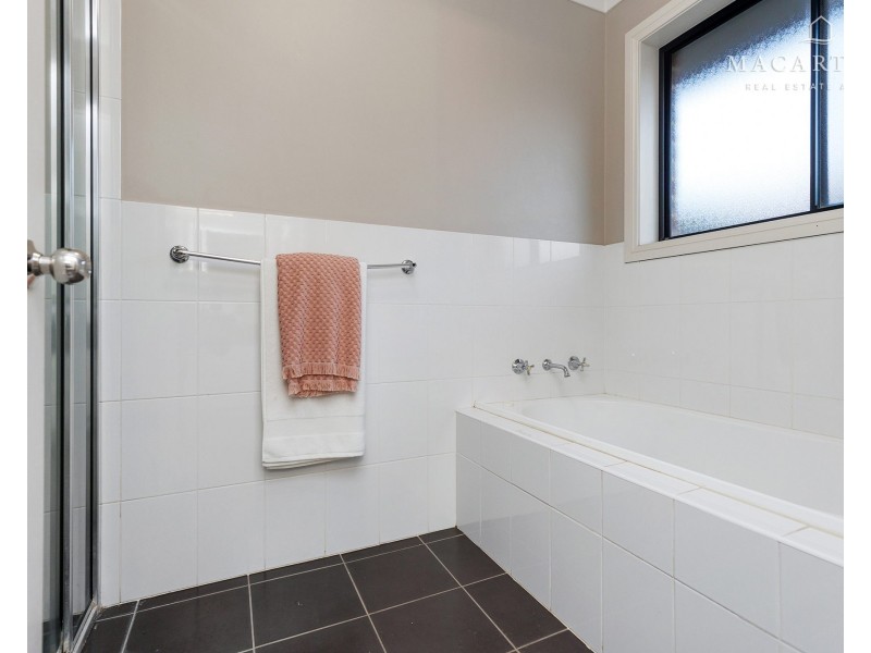 2 Barrima Drive, Glenfield Park NSW 2650