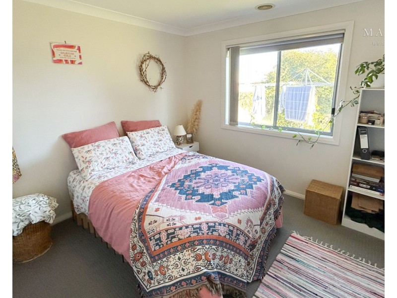 64 Kaloona Drive, Bourkelands NSW 2650