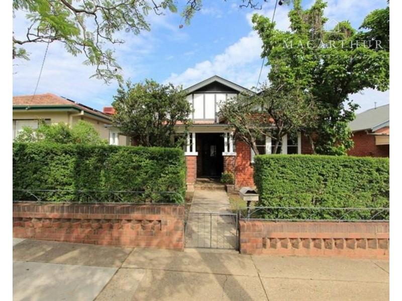 8 Macleay Street, Turvey Park NSW 2650