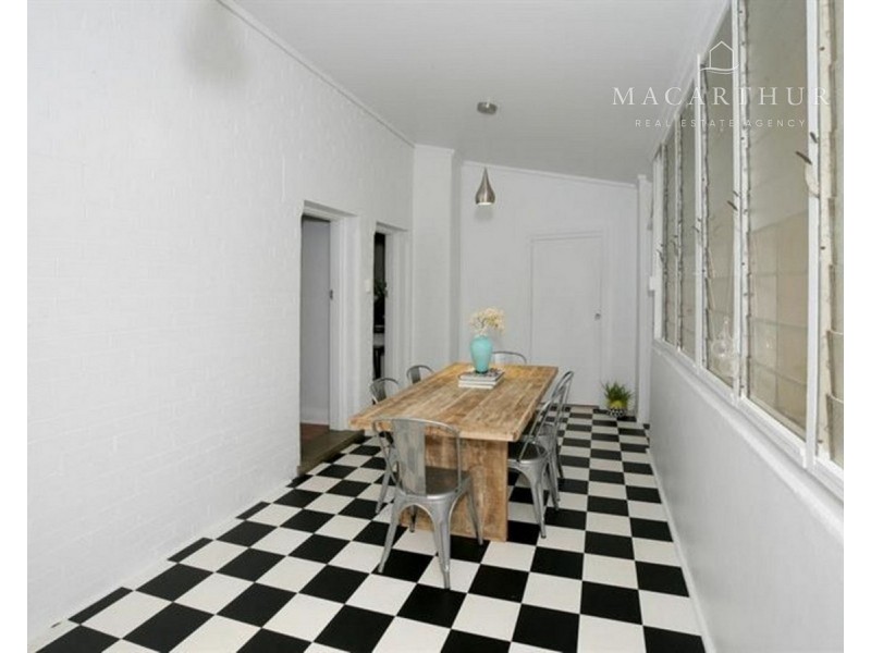 8 Macleay Street, Turvey Park NSW 2650