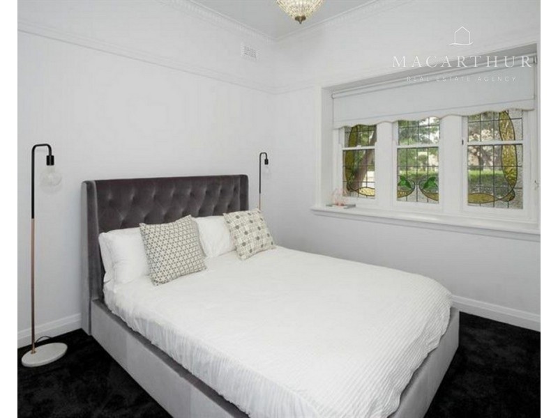 8 Macleay Street, Turvey Park NSW 2650