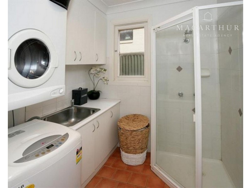 8 Macleay Street, Turvey Park NSW 2650