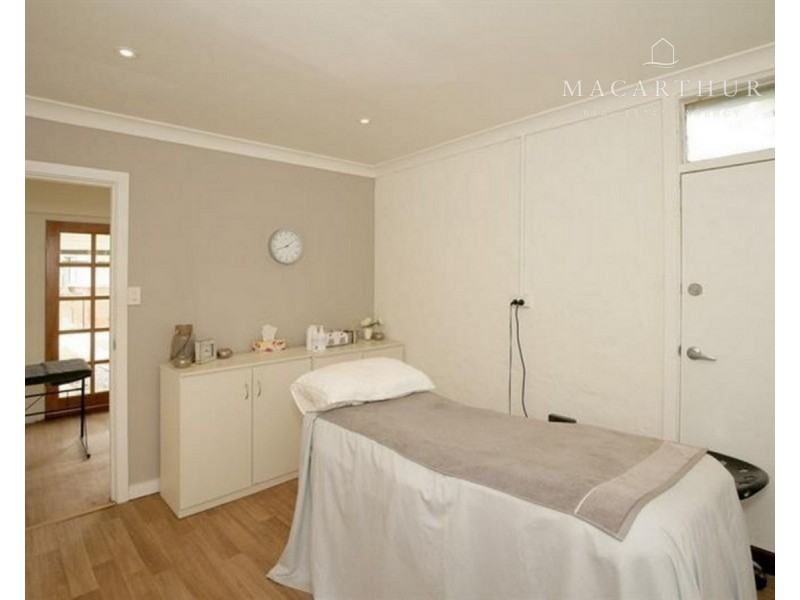 8 Macleay Street, Turvey Park NSW 2650