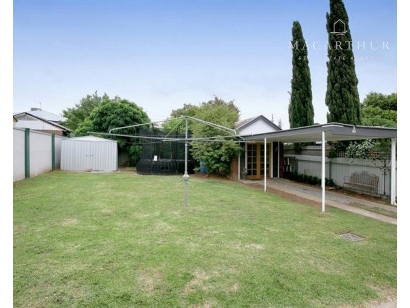 8 Macleay Street, Turvey Park NSW 2650