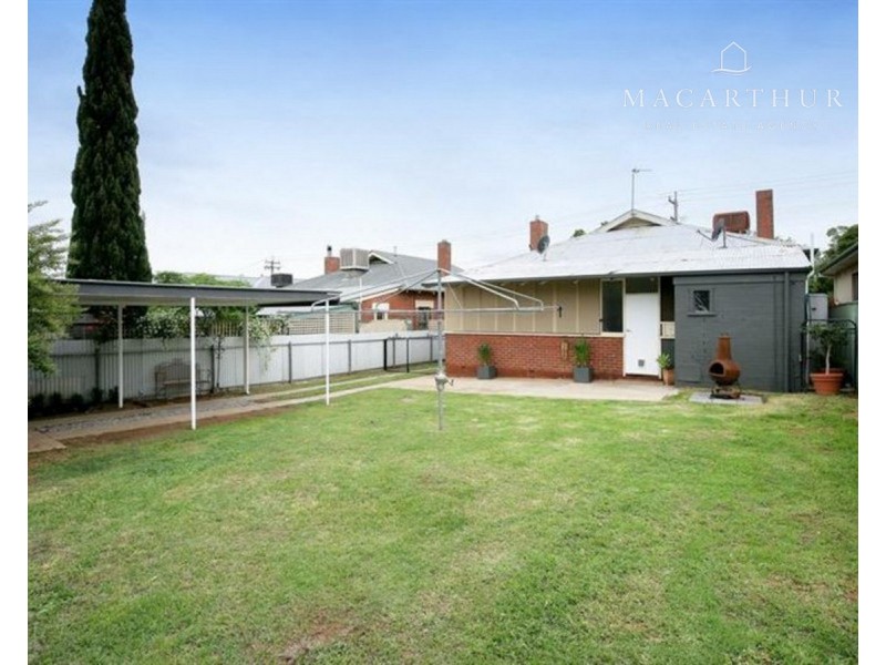 8 Macleay Street, Turvey Park NSW 2650