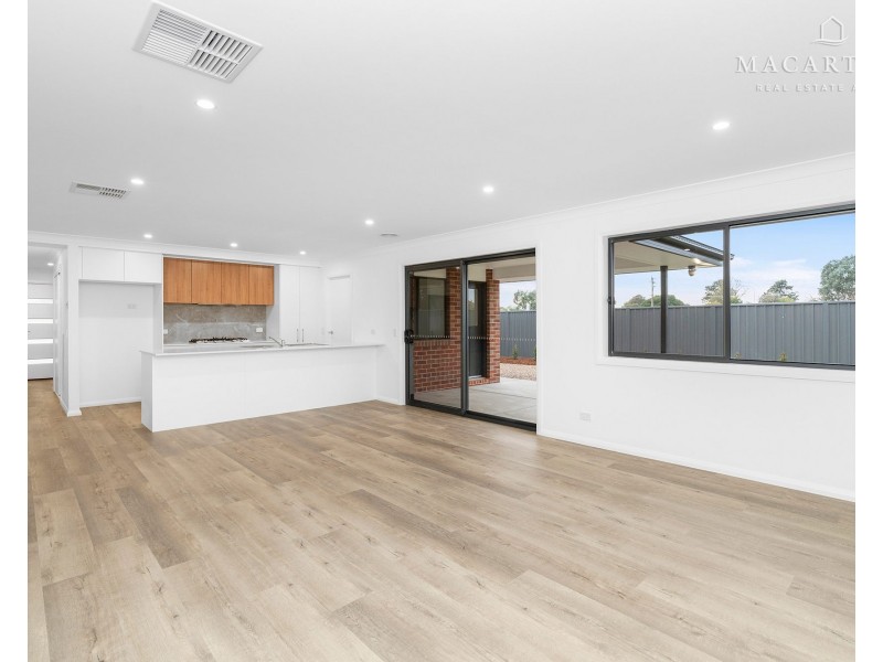 7 Lacebark Drive, Forest Hill NSW 2651