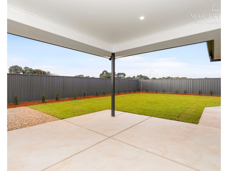 7 Lacebark Drive, Forest Hill NSW 2651