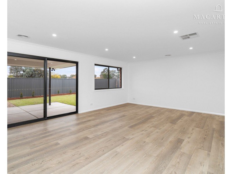 7 Lacebark Drive, Forest Hill NSW 2651