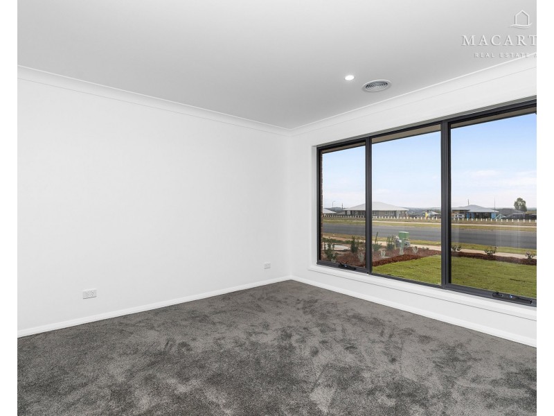 7 Lacebark Drive, Forest Hill NSW 2651