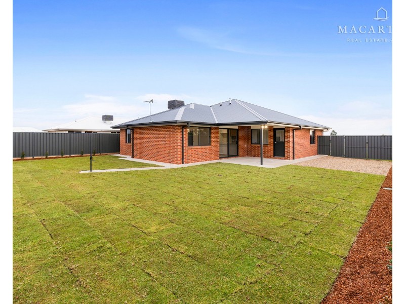 7 Lacebark Drive, Forest Hill NSW 2651