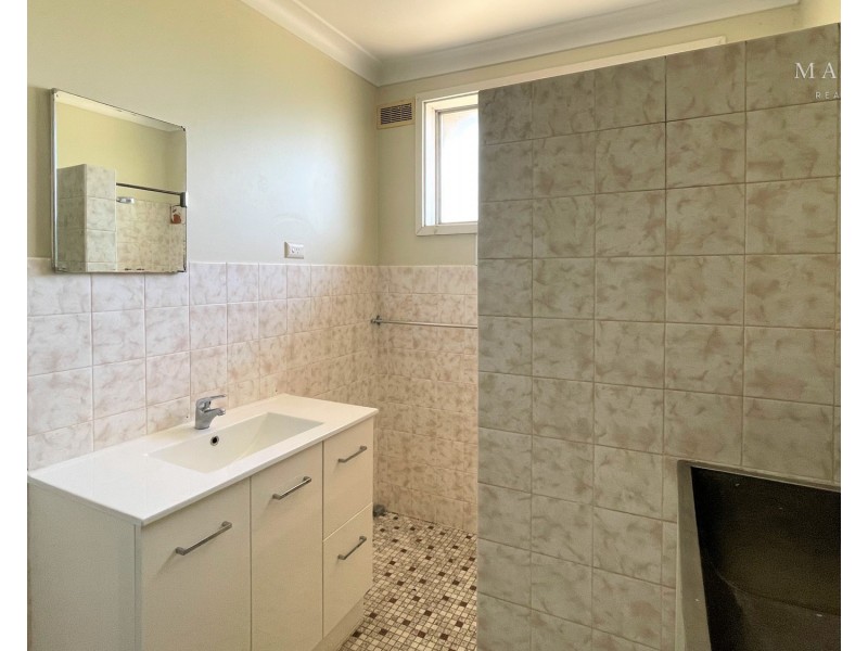 1/278 Bourke Street, Tolland NSW 2650