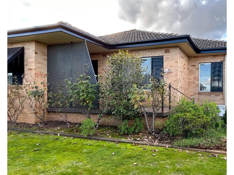 93 Fay Avenue, Kooringal NSW 2650