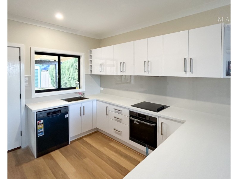 93 Fay Avenue, Kooringal NSW 2650