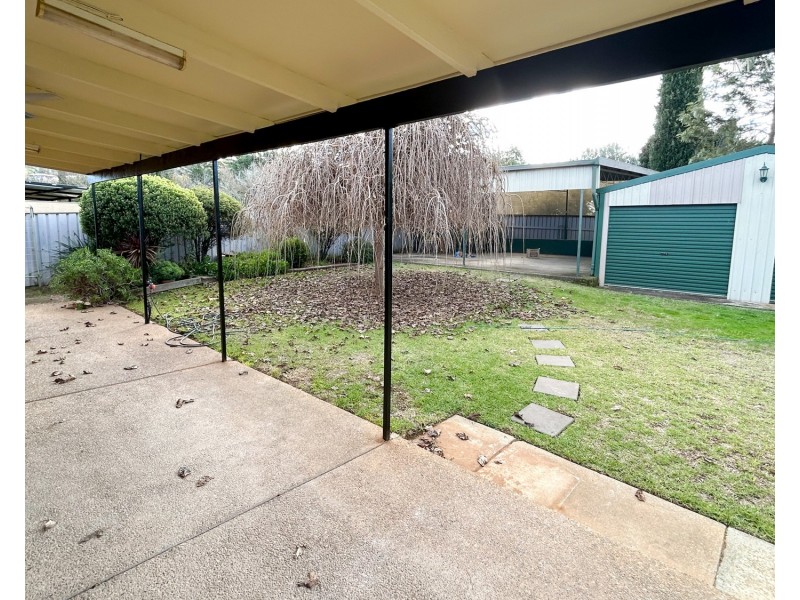 93 Fay Avenue, Kooringal NSW 2650