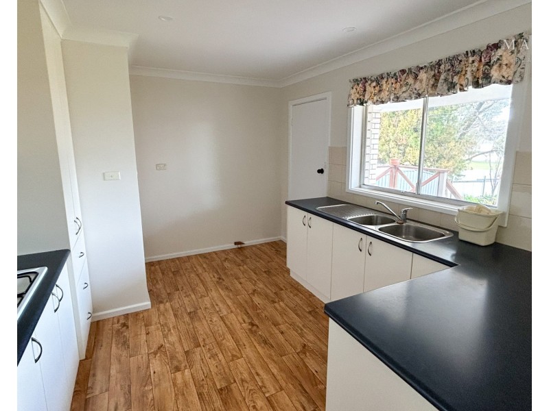 2 Walana Crescent, Kooringal NSW 2650