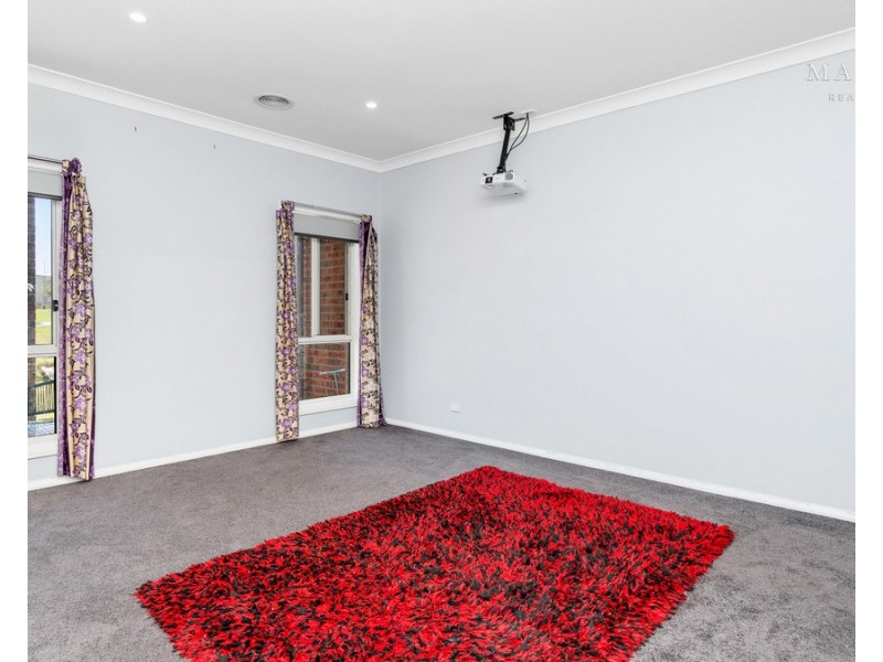 6 Jade Place, Estella NSW 2650