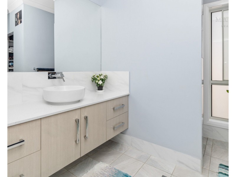 6 Jade Place, Estella NSW 2650