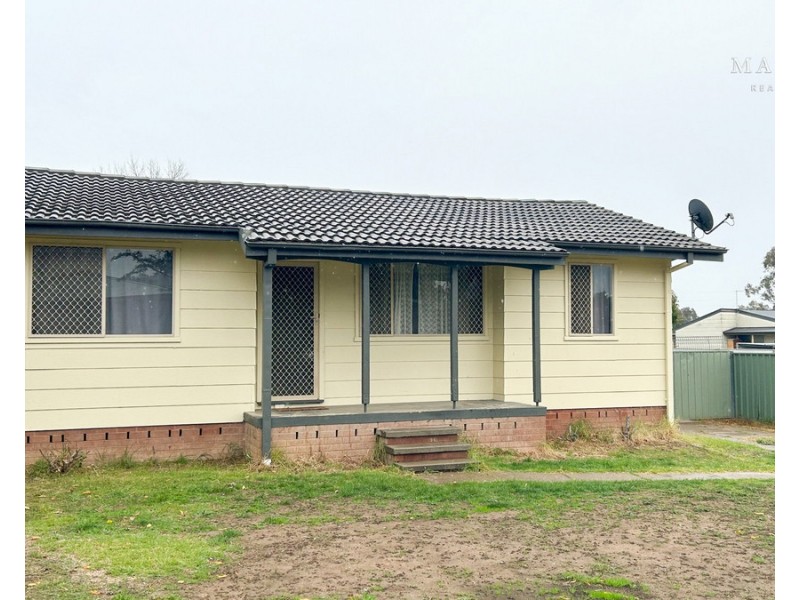 16 Toy Place, Tolland NSW 2650