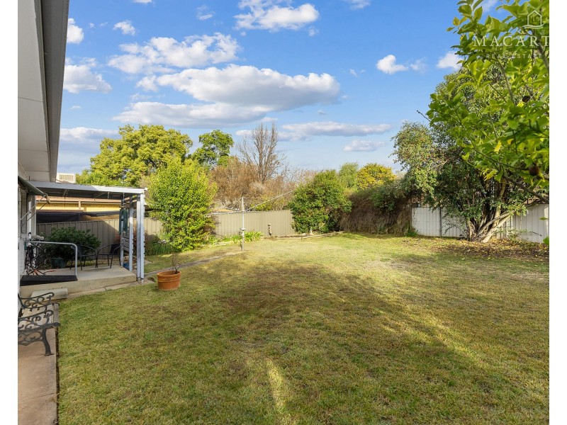 76 Grove Street, Kooringal NSW 2650