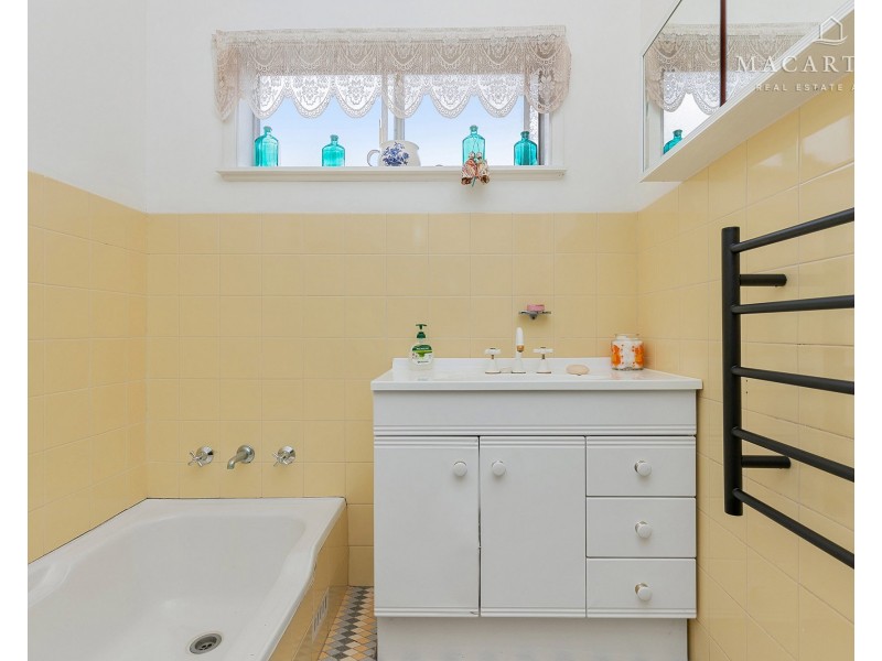 76 Grove Street, Kooringal NSW 2650