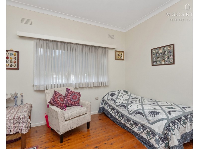 76 Grove Street, Kooringal NSW 2650